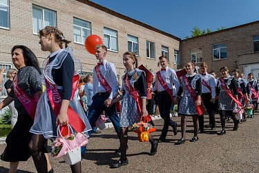 В школах Оренбуржья прозвенели Последние звонки 